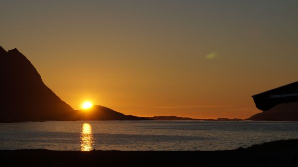 Mitternachtssonne in Stave (Norwegen)