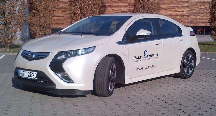 Opel Ampera vor dem Unimog-Museum in Gaggenau