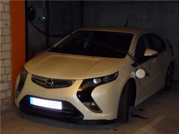 Ampera -Tankstelle.JPG